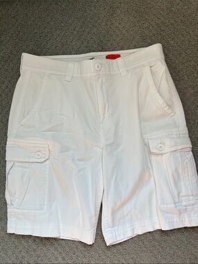 NWOT Men’s 34 waist White Cargo Shorts with Button-Flap Pockets